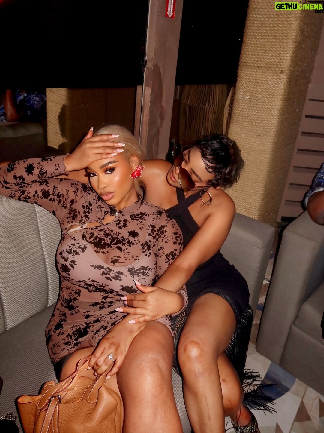 Yetunde Barnabas - 25K Likes - After Ombleeeee, what’s next? 😁
The other night with my lovers was all the vibe I needed 😍😍😍 @iamomotosodamilola @sweetmotherconfessor ❤️❤️