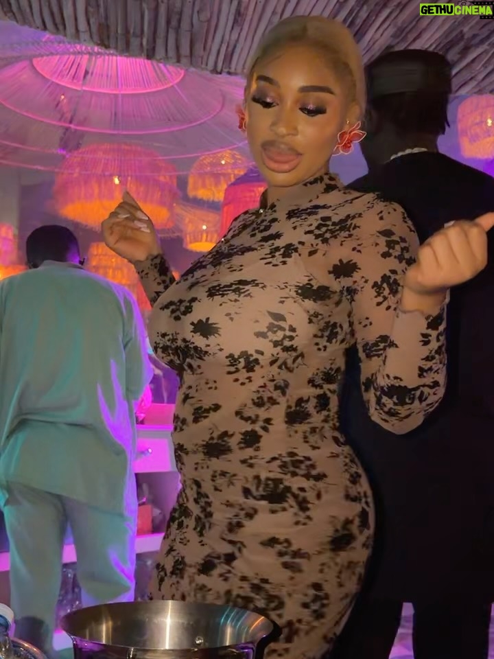 Yetunde Barnabas - 25K Likes - After Ombleeeee, what’s next? 😁
The other night with my lovers was all the vibe I needed 😍😍😍 @iamomotosodamilola @sweetmotherconfessor ❤️❤️