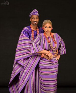 Yetunde Barnabas Instagram - Happy new year from the OLAYINKA’S ❤️❤️❤️

Cheers to the best year yet 🙏🏻

Asooke: @oyiz_asooke 
Captured by: @gifted_pixels_ 
Mua: @lades_touch