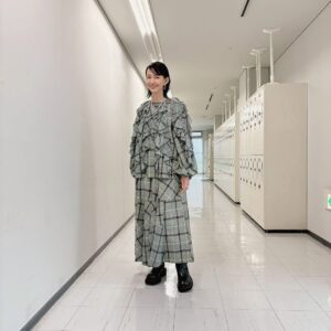 Yōko Moriguchi Instagram - .
.
プレバト俳句
やっと、、、、
名人十段に
昇格出来ました〜。
う、う、
嬉しい〜✨✨✨
俳句と出逢わせてくれた
「プレバト」ありがとう!
そして、これまで、私の拙い俳句を時に厳しく、でも本当にわかりやすく毎回添削してくださった夏井いつき先生に心から感謝の気持ちでいっぱいです😭😭😭
さて。俳句道は始まったばかり。
夢への実現に向けて、これからも楽しんで俳句を作ってまいります!
いつも応援してくださる皆様、ありがとうございます。
永世名人目指して頑張りますね♡
風邪の吾へ
スピースピーと
犬の息
.
@prbt_official
@natsui_haiku
#プレバト
#プレバト俳句
#名人10段
#ユロ
.
お衣裳
@stumbly.official
アクセサリー
@blanciris_official
靴
@manacraftshoes