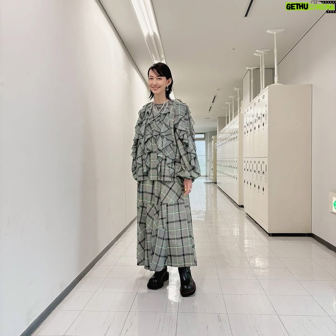 Yōko Moriguchi - 7.8K Likes - .
.
プレバト俳句　

やっと、、、、
名人十段に　
昇格出来ました〜。
う、う、
嬉しい〜✨✨✨
俳句と出逢わせてくれた
「プレバト」ありがとう！

そして、これまで、私の拙い俳句を時に厳しく、でも本当にわかりやすく毎回添削してくださった夏井いつき先生に心から感謝の気持ちでいっぱいです😭😭😭

さて。俳句道は始まったばかり。
夢への実現に向けて、これからも楽しんで俳句を作ってまいります！
いつも応援してくださる皆様、ありがとうございます。
永世名人目指して頑張りますね♡

風邪の吾へ
スピースピーと
犬の息
.
@prbt_official 
@natsui_haiku 
#プレバト
#プレバト俳句
#名人10段

#ユロ 
.
お衣裳
@stumbly.official

アクセサリー
@blanciris_official

靴
@manacraftshoes