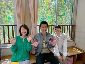 Yōko Moriguchi Instagram - .
.
相棒season24
第８話「梟は夜に飛ぶ」
写真は
いつも仲良し亀山ご夫妻＆
美和子さんとのツーショット

そして
本日のゲストは
中田喜子　さん。
プレバトでしかご一緒した事がなかったので台本にお名前を見つけた時から共演させていただけるのを楽しみにしておりました〜。
撮影中はニヘラニヘラとなんども近づいて行ってすみません笑
幸せでございました😆
.
@aibou_official 
#相棒
#亀山夫妻
#中田喜子　さま
#こてまり