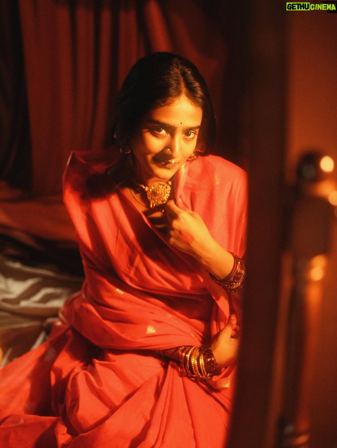 Yogalakshmi - 273.4K Likes - Red draped, crown activated.♥️ 

Saree - @label_thaaragai
Blouse - @vasthra.by.yara 
 📸 - @prasami_photography ✨