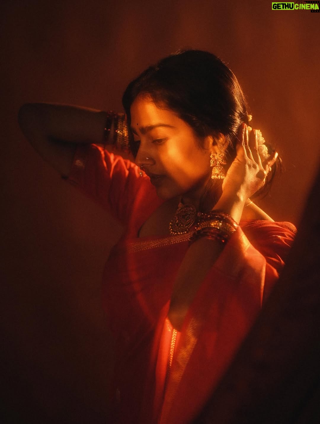 Yogalakshmi - 273.4K Likes - Red draped, crown activated.♥️ 

Saree - @label_thaaragai
Blouse - @vasthra.by.yara 
 📸 - @prasami_photography ✨
