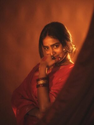 Yogalakshmi Instagram - Red draped, crown activated.♥️
Saree - @label_thaaragai
Blouse - @vasthra.by.yara
📸 - @prasami_photography ✨