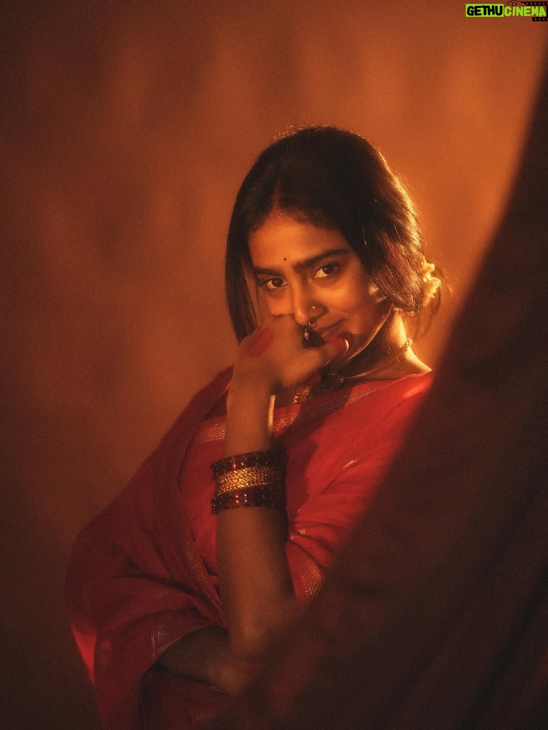 Yogalakshmi - 273.4K Likes - Red draped, crown activated.♥️ 

Saree - @label_thaaragai
Blouse - @vasthra.by.yara 
 📸 - @prasami_photography ✨