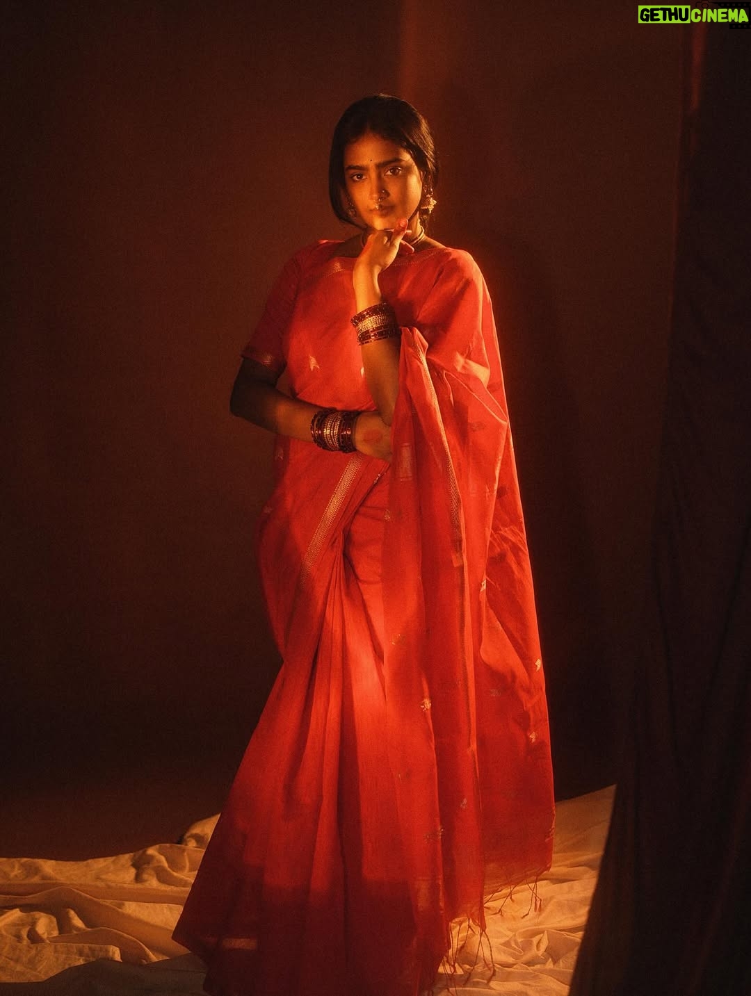 Yogalakshmi - 273.4K Likes - Red draped, crown activated.♥️ 

Saree - @label_thaaragai
Blouse - @vasthra.by.yara 
 📸 - @prasami_photography ✨