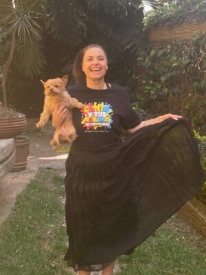 Yolanda Ventura Instagram - “Defender la alegría como una trinchera , defenderla del escándalo y la rutina, de la miseria y los miserables, de las ausencias transitorias y definitivas …” Gracias #2025 #yolandaventura #fichaamarilla
