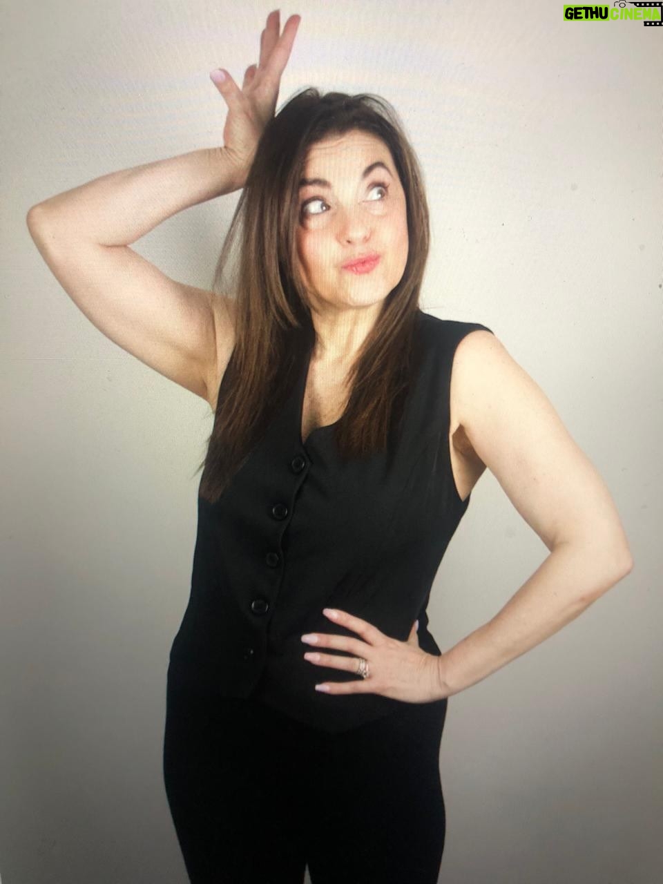 Yolanda Ventura - 4K Likes - “Defender la alegría como una trinchera , defenderla del escándalo y la rutina, de la miseria y los miserables, de las ausencias transitorias y definitivas …” Gracias #2025 #yolandaventura #fichaamarilla