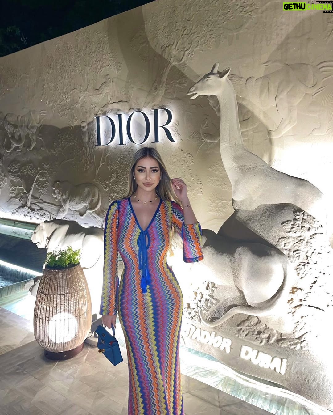 Yousra Saouf - 14.7K Likes - Live your life in colors 🎨

Dress : @shopalexis