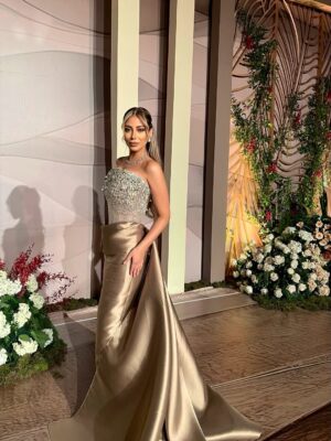 Yousra Saouf Instagram - One of my favorite looks 🤎
Dress : @thaher.baqer
Hair : @doaahairstylist
