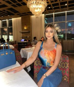 Yousra Saouf Instagram - I can’t pick one 🧡
اذا حبيتوا الإطلالة حطولي قلوب 🧡🧡🧡