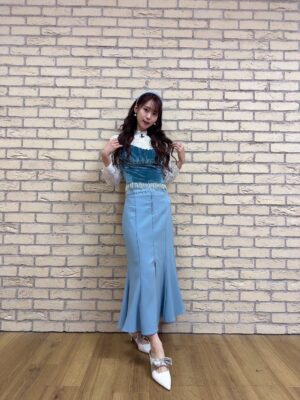 Yu Serizawa Instagram - ・

ここ最近の声優と夜あそびゆうちゃんです🐱

最新のバースデー回ではみんなのメッセージにうるうるしたり海鮮を食べてご満悦したりまりあにお手紙と大量の冷凍牡蠣をもらったりしました！！！

いつも楽しいをありがとうございます🩷

stylist @shingo_tsuno 

衣装タグ付けしてます🏷️

#声優と夜あそび　#芹澤長縄と夜あそび