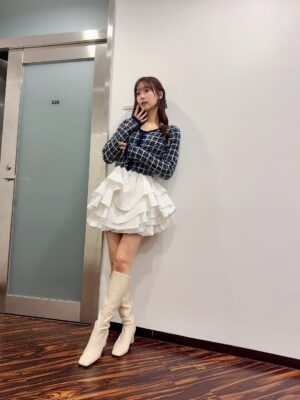 Yu Serizawa Instagram - ・

ここ最近の声優と夜あそびゆうちゃんです🐱

最新のバースデー回ではみんなのメッセージにうるうるしたり海鮮を食べてご満悦したりまりあにお手紙と大量の冷凍牡蠣をもらったりしました！！！

いつも楽しいをありがとうございます🩷

stylist @shingo_tsuno 

衣装タグ付けしてます🏷️

#声優と夜あそび　#芹澤長縄と夜あそび