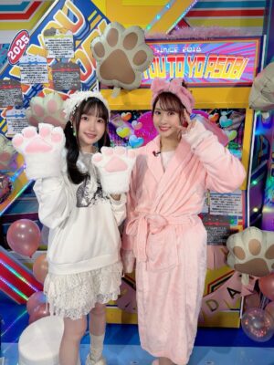Yu Serizawa Instagram - ・

ここ最近の声優と夜あそびゆうちゃんです🐱

最新のバースデー回ではみんなのメッセージにうるうるしたり海鮮を食べてご満悦したりまりあにお手紙と大量の冷凍牡蠣をもらったりしました！！！

いつも楽しいをありがとうございます🩷

stylist @shingo_tsuno 

衣装タグ付けしてます🏷️

#声優と夜あそび　#芹澤長縄と夜あそび