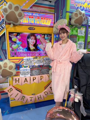 Yu Serizawa Instagram - ・

ここ最近の声優と夜あそびゆうちゃんです🐱

最新のバースデー回ではみんなのメッセージにうるうるしたり海鮮を食べてご満悦したりまりあにお手紙と大量の冷凍牡蠣をもらったりしました！！！

いつも楽しいをありがとうございます🩷

stylist @shingo_tsuno 

衣装タグ付けしてます🏷️

#声優と夜あそび　#芹澤長縄と夜あそび