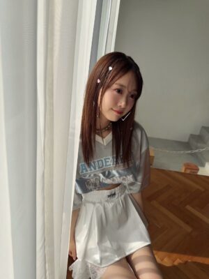 Yu Serizawa Instagram - ・

明日はi☆Ris13thライブです！！
こちらグッズのオフショットです💁‍♀️

なんとなく素敵なお寺があったので
「もれなく全員楽しめますように」
ってお願いしときました！

ファンも
スタッフさんも
メンバーも
家族や友達も
私も

もれなくみんなが楽しめますように！
そんなライブあるのかな？
でもきっとそんなライブが私たちならできる！絶対！！

最高の戦いにしようぜっ⚡️🥊

#ぴあアリーナmm
