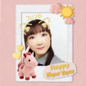 Yui Horie Instagram - .
あけましておめでとうございます!
2026年もよろしくお願い致します✨
午年なのに、猫耳の加工になってしまいました…笑