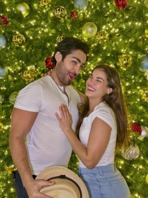 Yuli Ferreira Instagram - Qué bendición tenerte,
besarte,
andar de la mano contigo…. Adivinen que es lo que más me gusta de Fabián 🤭