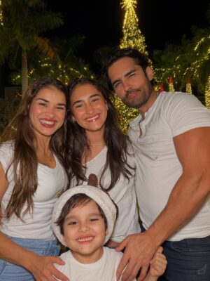 Yuli Ferreira Instagram - Creando memorias y disfrutando cada momento juntos, mi foto favorita la 2 🤭