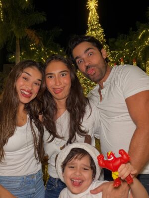 Yuli Ferreira Instagram - Creando memorias y disfrutando cada momento juntos, mi foto favorita la 2 🤭