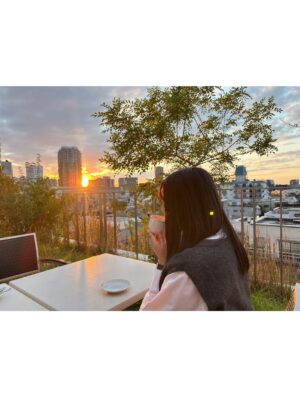 Yumiko Takino Instagram - テラス席が好きな季節🫖

#カフェ #カフェテラス