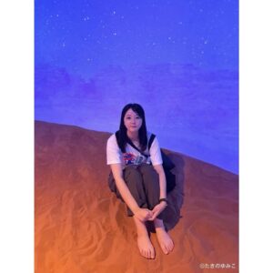 Yumiko Takino Instagram - トータルで4回も行くことができました！
本当に楽しかったし、旅行に行こう、、！と何度もなりました😌
ミャクミャクグッズ、どんどん増えていきました！まだ増えるかも🙂

そして最後にも載せましたが
JR西日本グループからの万博に携わった皆様に感謝を伝えるポスターに出演しています！

桜島駅での撮影中、万博に向かう笑顔を沢山見ることができました😌
JR西日本管内の駅で見かけたら是非教えてください💭

#大阪万博 #万博 #大阪関西万博 #ミャクミャク 
#expo2025 #osakaexpo2025 #jr西日本