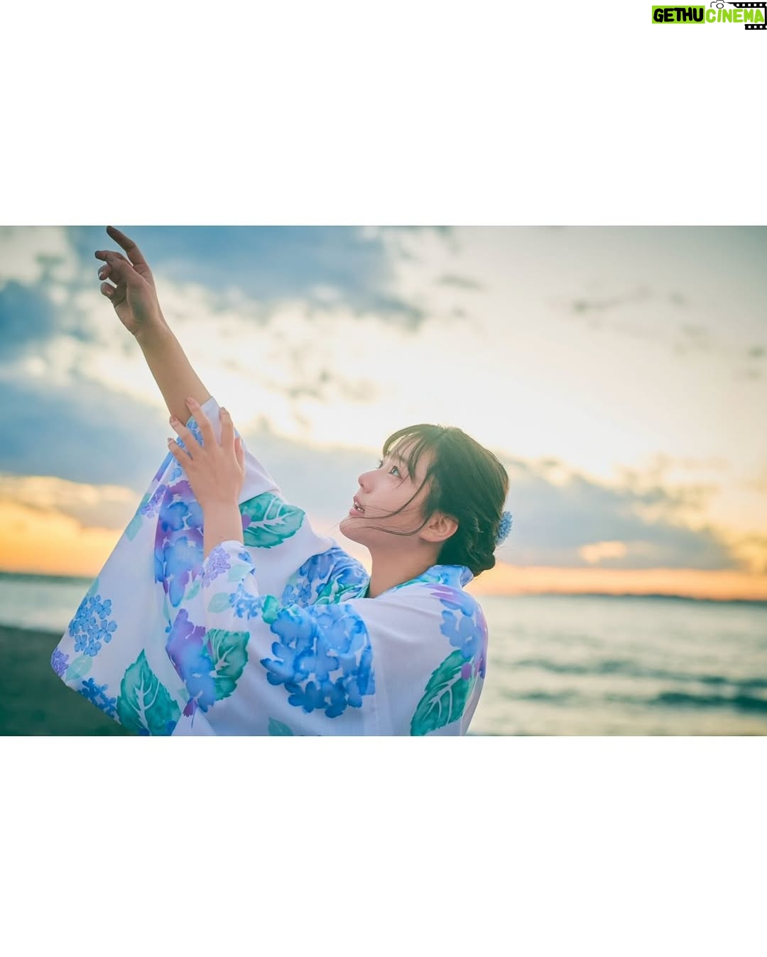 Yumiko Takino - 5.2K Likes - 『瀧野由美子カレンダー2025.04-2026.03』

5月になり、告知が遅くなりましたが、、
今年もカレンダーを発売いたしました！
4度に渡る撮影で、四季折々の私を見ていただけると思います🌸
卓上カレンダーなので、ぜひデスクのお供に！
関連グッズも好評発売中です📅