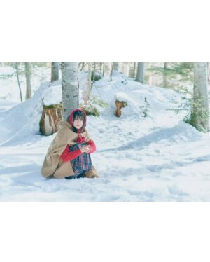 Yumiko Takino Instagram - 『瀧野由美子カレンダー2025.04-2026.03』

5月になり、告知が遅くなりましたが、、
今年もカレンダーを発売いたしました！
4度に渡る撮影で、四季折々の私を見ていただけると思います🌸
卓上カレンダーなので、ぜひデスクのお供に！
関連グッズも好評発売中です📅