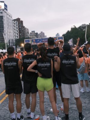 Yun Liu Instagram - ‘
不是追配速，
是追早餐。

9K 剛剛好，
跑完還有力氣吃、聊天、拍照。

台北的早晨，
把馬拉松變成一場
邊跑邊笑的早餐約會。

@taipei_marathon 
@rave.club__ 
#台北馬9K #早餐馬