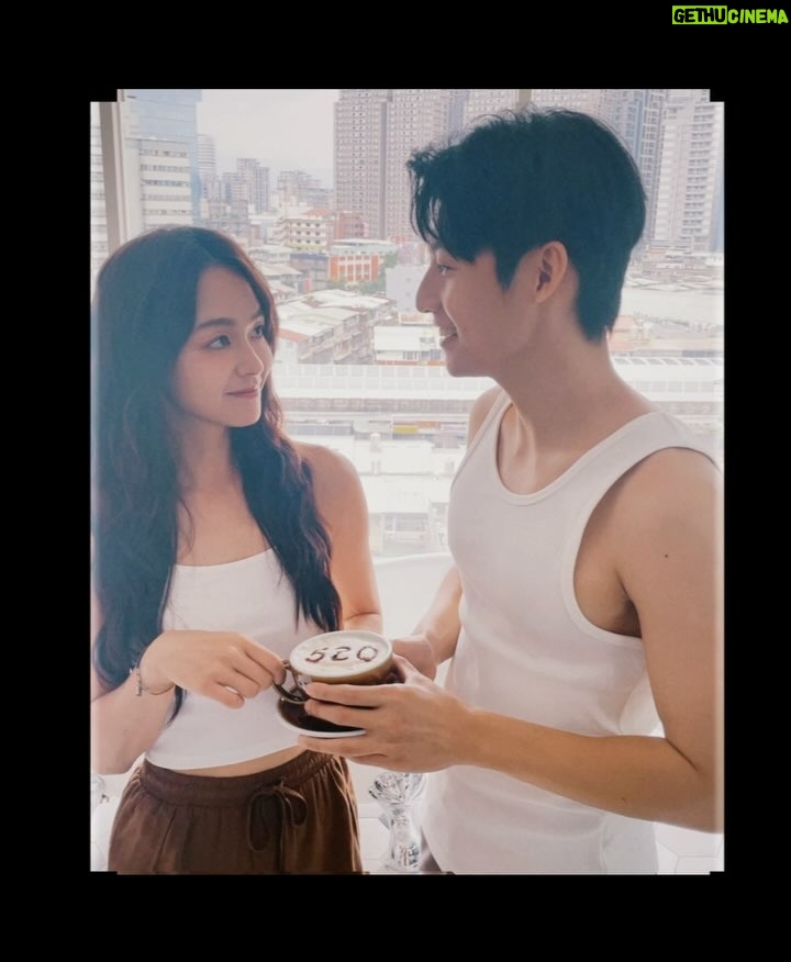Yun Liu - 1.5K Likes - ‘
蕭秉治［ 520］ Official Music Video

「520不是驚天動地的告白,而是值得收藏的溫柔日常」

【相愛的第520分鐘：近一步的親密接觸】
靠得這麼近，是不是你也聽見我加快的心跳？

Artist @xiao_bingchih 
Director @godplaysyou 
Actor @yuren_419 @qqmonk