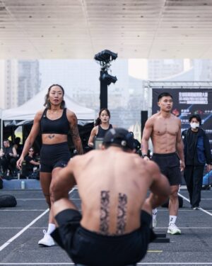 Yun Liu Instagram - ‘
時間拉回到12/13-14
Team Hyrox 大使007小隊
去比了一場CrossFit 全球極限體能鋼鐵大賽

謝謝我的神隊友們從預賽就一直揹著我進到正賽🥹
肯定是腎上腺素作祟,場上的那個人是另一個我🤣
說真的已經過了兩週,好像記憶猶新又好像是在作夢
總之騙不了人的是我身體每一個部位的酸痛…..

還是那一句,運動這條路上我會繼續痛並快樂著~

下一場2026/02/28-03/01 Hyrox Taipei 見✌🏻

TEAM HYROX
@hyroxtw 
@chouunn_ 
@peeta.gege 
@l7athlete_caleb 

📷 @rhb717 
🏋️ @2025tpfgp 

#hyrox #hyroxtw #hyroxambassador #crossfit #tpf