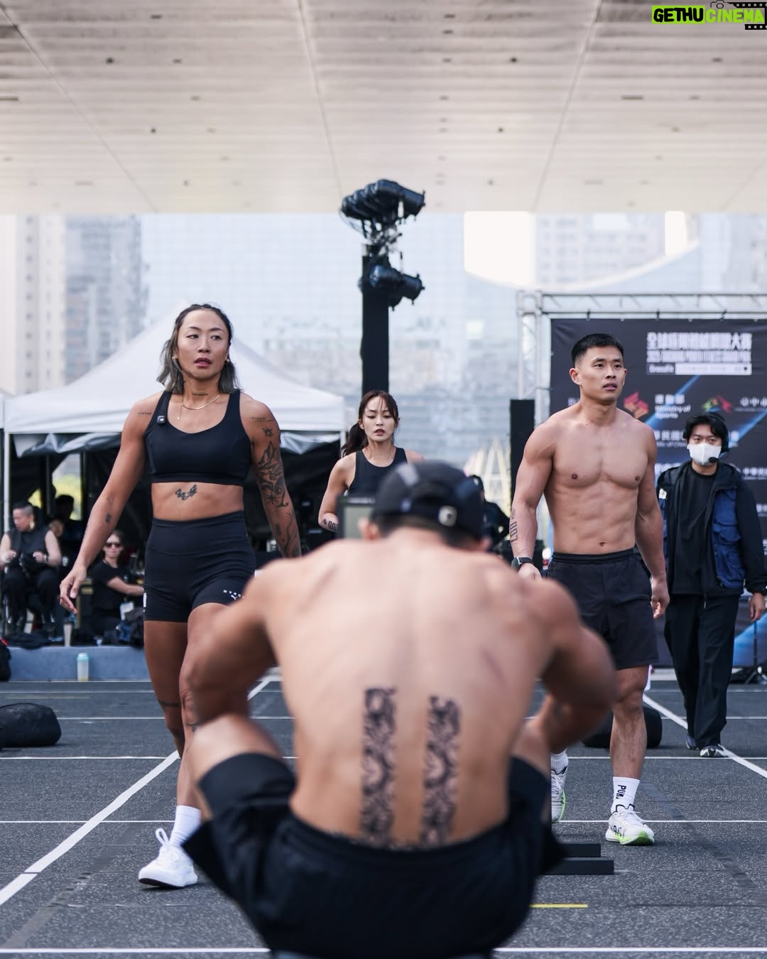 Yun Liu - 1.3K Likes - ‘
時間拉回到12/13-14
Team Hyrox 大使007小隊
去比了一場CrossFit 全球極限體能鋼鐵大賽

謝謝我的神隊友們從預賽就一直揹著我進到正賽🥹
肯定是腎上腺素作祟,場上的那個人是另一個我🤣
說真的已經過了兩週,好像記憶猶新又好像是在作夢
總之騙不了人的是我身體每一個部位的酸痛…..

還是那一句,運動這條路上我會繼續痛並快樂著~

下一場2026/02/28-03/01 Hyrox Taipei 見✌🏻

TEAM HYROX
@hyroxtw 
@chouunn_ 
@peeta.gege 
@l7athlete_caleb 

📷 @rhb717 
🏋️ @2025tpfgp 

#hyrox #hyroxtw #hyroxambassador #crossfit #tpf