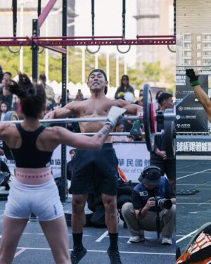 Yun Liu Instagram - ‘
時間拉回到12/13-14
Team Hyrox 大使007小隊
去比了一場CrossFit 全球極限體能鋼鐵大賽

謝謝我的神隊友們從預賽就一直揹著我進到正賽🥹
肯定是腎上腺素作祟,場上的那個人是另一個我🤣
說真的已經過了兩週,好像記憶猶新又好像是在作夢
總之騙不了人的是我身體每一個部位的酸痛…..

還是那一句,運動這條路上我會繼續痛並快樂著~

下一場2026/02/28-03/01 Hyrox Taipei 見✌🏻

TEAM HYROX
@hyroxtw 
@chouunn_ 
@peeta.gege 
@l7athlete_caleb 

📷 @rhb717 
🏋️ @2025tpfgp 

#hyrox #hyroxtw #hyroxambassador #crossfit #tpf