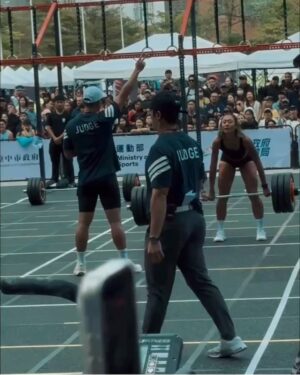 Yun Liu Instagram - ‘
時間拉回到12/13-14
Team Hyrox 大使007小隊
去比了一場CrossFit 全球極限體能鋼鐵大賽

謝謝我的神隊友們從預賽就一直揹著我進到正賽🥹
肯定是腎上腺素作祟,場上的那個人是另一個我🤣
說真的已經過了兩週,好像記憶猶新又好像是在作夢
總之騙不了人的是我身體每一個部位的酸痛…..

還是那一句,運動這條路上我會繼續痛並快樂著~

下一場2026/02/28-03/01 Hyrox Taipei 見✌🏻

TEAM HYROX
@hyroxtw 
@chouunn_ 
@peeta.gege 
@l7athlete_caleb 

📷 @rhb717 
🏋️ @2025tpfgp 

#hyrox #hyroxtw #hyroxambassador #crossfit #tpf