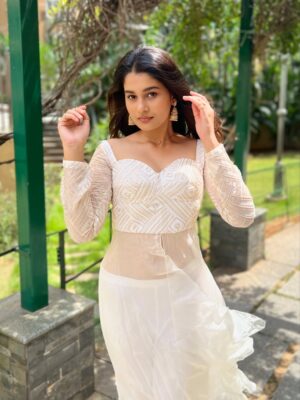 Yuvina Parthavi Instagram - Sahiba🦢🤍
#right movie promotions
Attire: @zenoraofficial_ 🤍
#yuvinaparthavi
#movie promotions
#corset kurthi
#pinteresty
#white 🤍