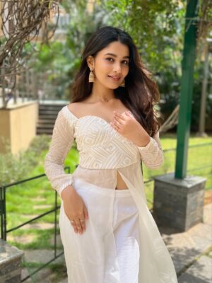 Yuvina Parthavi Instagram - Sahiba🦢🤍
#right movie promotions
Attire: @zenoraofficial_ 🤍
#yuvinaparthavi
#movie promotions
#corset kurthi
#pinteresty
#white 🤍