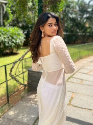 Yuvina Parthavi Instagram - Sahiba🦢🤍
#right movie promotions
Attire: @zenoraofficial_ 🤍
#yuvinaparthavi
#movie promotions
#corset kurthi
#pinteresty
#white 🤍