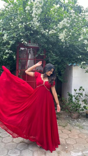 Yuvina Parthavi Instagram - All the feels🤭✨

Saree: @zenoraofficial_ 

.
.
.
.
.
.
.
.
.
.
.
.
.
.
.
.
.
.
.
.
#yuvina #yuvinaparthavi #saree #green #model #tamil #girls #right #rokyaurranikipremkahani #aliabhatt #ranveer #tollywood #bollywood #reels#sareelove #designersaree #ak #veeram #yuvi #foryoupage #fyp #reelitfeelit #instagram 

[fyp,tamil,telugureels,hindireels,veeram movie kid,saree,2025,foryoupage,green,love,Yuvina,actress,model]