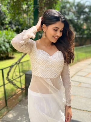 Yuvina Parthavi Instagram - Sahiba🦢🤍
#right movie promotions
Attire: @zenoraofficial_ 🤍
#yuvinaparthavi
#movie promotions
#corset kurthi
#pinteresty
#white 🤍