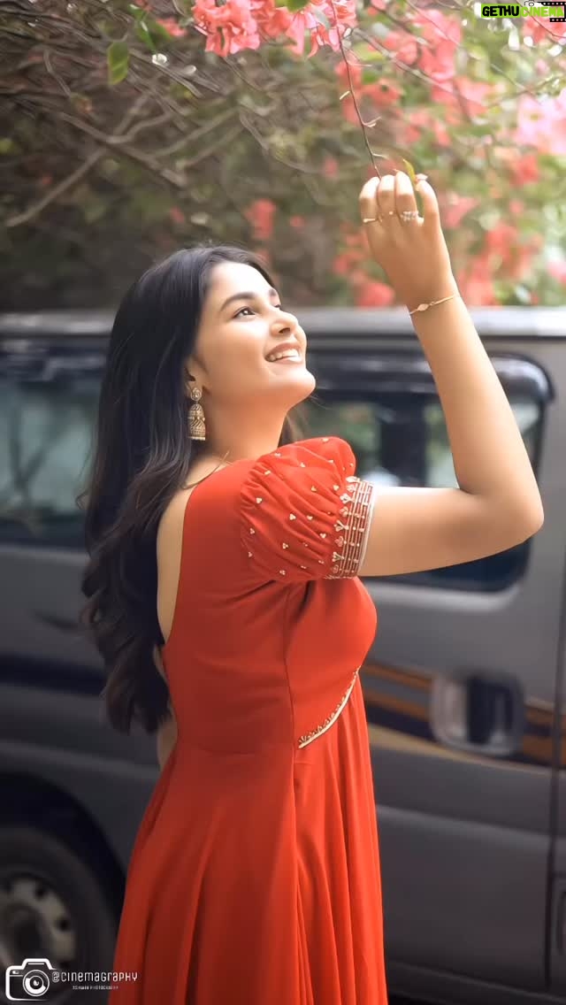 Yuvina Parthavi - 25.3K Likes - Jus twirlin around ❤️‍🔥
In the promotions of #Right ⚖️movie @rtsfilmfactory 

#yuvinaparthavi 

Outfit: @zenoraofficial_ 
Vc: @cinemagraphy__ 

[ Yuvina Parthavi , oorum blood, red dress, pinteresty, traditionals,new look, fyp, Instagram, reels, girly, new Tamil songs, fav]