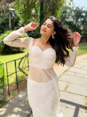 Yuvina Parthavi Instagram - Sahiba🦢🤍
#right movie promotions
Attire: @zenoraofficial_ 🤍
#yuvinaparthavi
#movie promotions
#corset kurthi
#pinteresty
#white 🤍