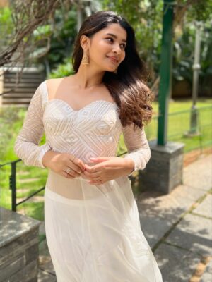 Yuvina Parthavi Instagram - Sahiba🦢🤍
#right movie promotions
Attire: @zenoraofficial_ 🤍
#yuvinaparthavi
#movie promotions
#corset kurthi
#pinteresty
#white 🤍