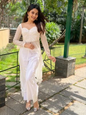 Yuvina Parthavi Instagram - Sahiba🦢🤍
#right movie promotions
Attire: @zenoraofficial_ 🤍
#yuvinaparthavi
#movie promotions
#corset kurthi
#pinteresty
#white 🤍