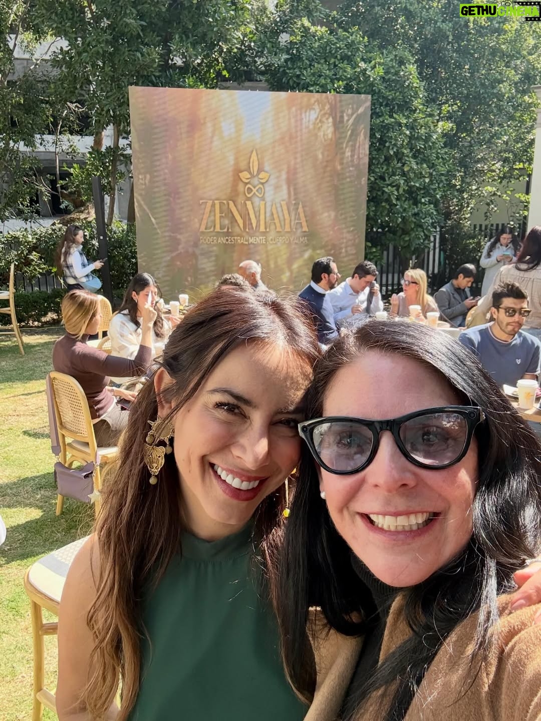 Zahie Téllez - 1.9K Likes - Mi querida @claudializaldi junto con @eddazt hoy le dan vida a @zenmaya_capomo 💫💫💫

Sin duda es un honor para mí ser espectadora de este lanzamiento ¡Les deseo siempre lo mejor! 🙏🏻
