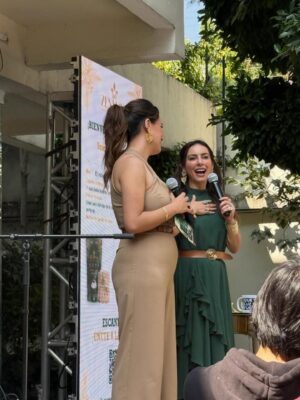 Zahie Téllez Instagram - Mi querida @claudializaldi junto con @eddazt hoy le dan vida a @zenmaya_capomo 💫💫💫
Sin duda es un honor para mí ser espectadora de este lanzamiento ¡Les deseo siempre lo mejor! 🙏🏻