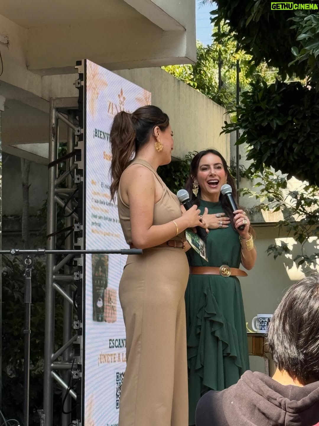 Zahie Téllez - 1.9K Likes - Mi querida @claudializaldi junto con @eddazt hoy le dan vida a @zenmaya_capomo 💫💫💫

Sin duda es un honor para mí ser espectadora de este lanzamiento ¡Les deseo siempre lo mejor! 🙏🏻