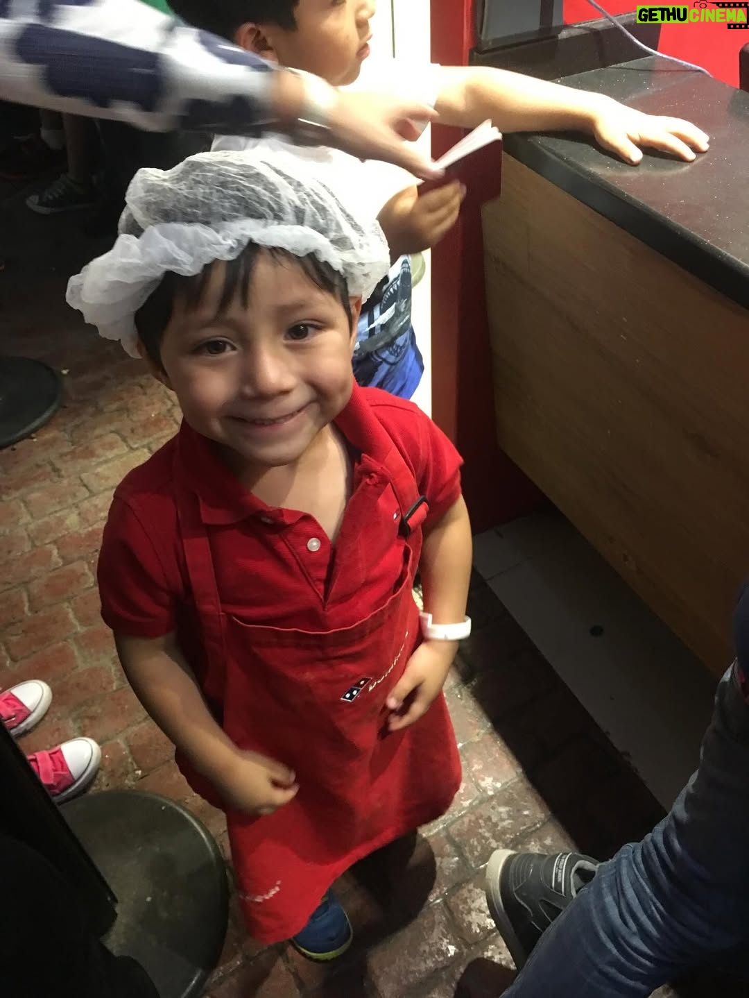 Zahie Téllez - 7.2K Likes - Parte 2 de mi #2016 

Un año de muchos cambios y el más grande fue ver a mi Mariano pasar de ser un bebé a un niño pequeño, cuando veo estas fotos siento nostalgia, pero también mucho amor ❤️ 

Sin duda alguna, recordar es volver a vivir 💃🏻