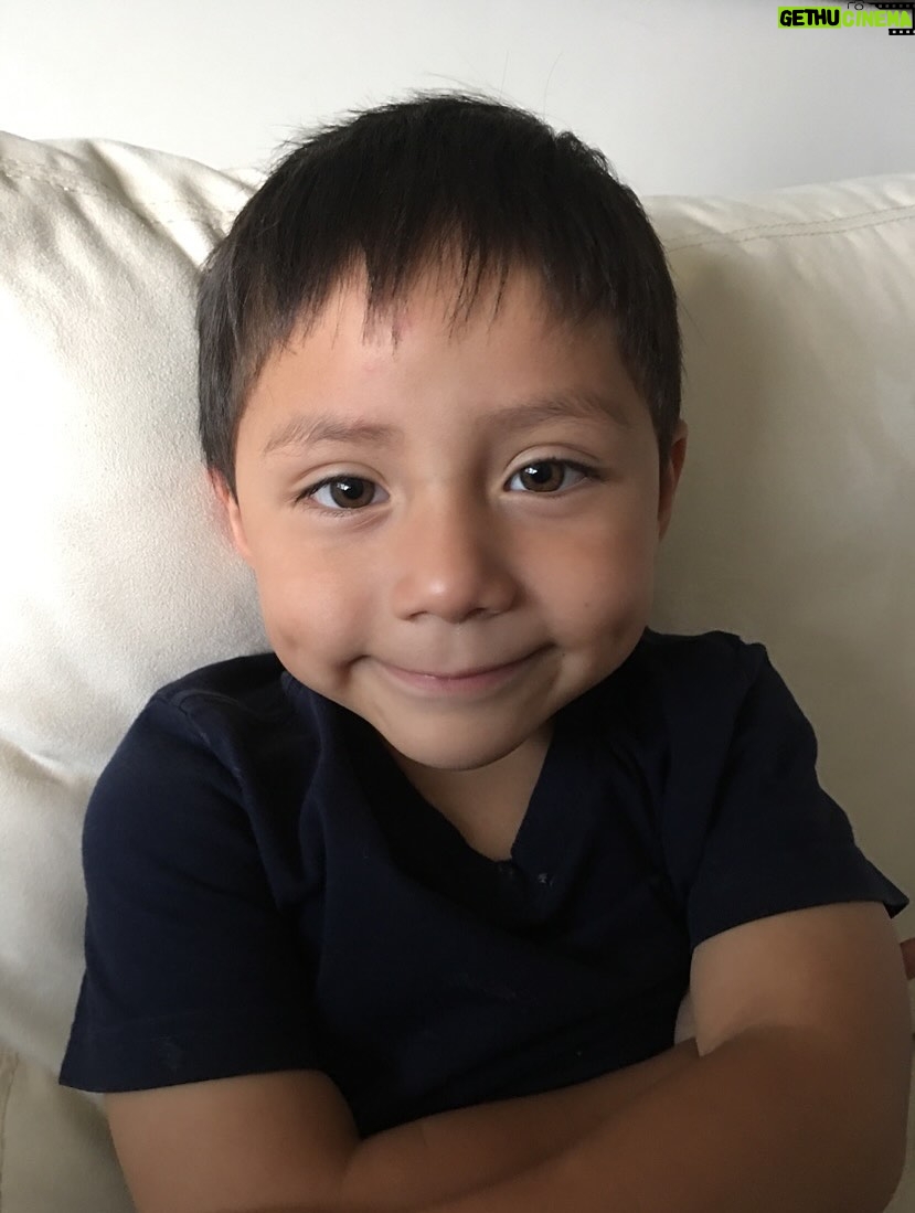Zahie Téllez - 7.2K Likes - Parte 2 de mi #2016 

Un año de muchos cambios y el más grande fue ver a mi Mariano pasar de ser un bebé a un niño pequeño, cuando veo estas fotos siento nostalgia, pero también mucho amor ❤️ 

Sin duda alguna, recordar es volver a vivir 💃🏻