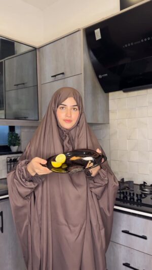 Zahra Waseem Instagram - Morning drink according to Sunnah ingredients!
Honey
Kalwonji
Lemon
Ginger juice
Vinegar
Salt
Cinnamon powder